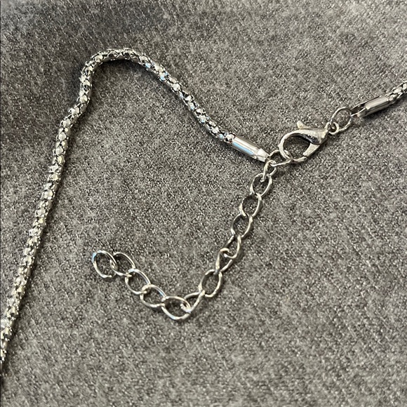 🌻3/$15 Silvertone Tree of Like Necklace with Hoop Earrings - Picture 4 of 6